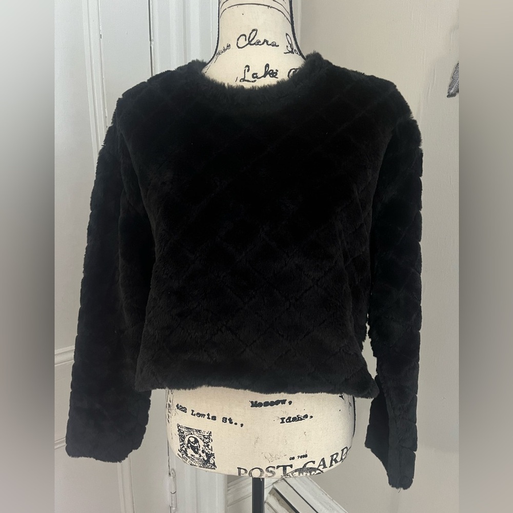 Cropped black fuzzy Zara sweater